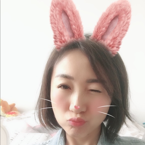 Meet your Posher, Emily - Picture 1 of 1